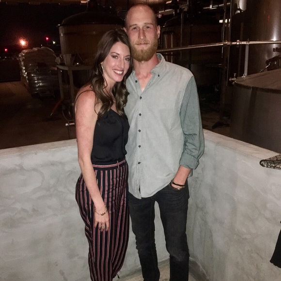 Meet your Posher, Becca - Picture 3 of 3